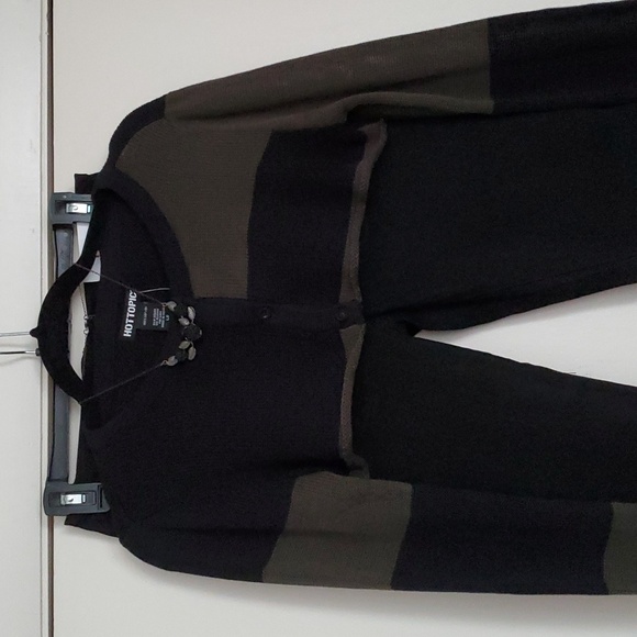 *NWT* Hot Topic's Black and Green Colorblock Bolero - Picture 5 of 16